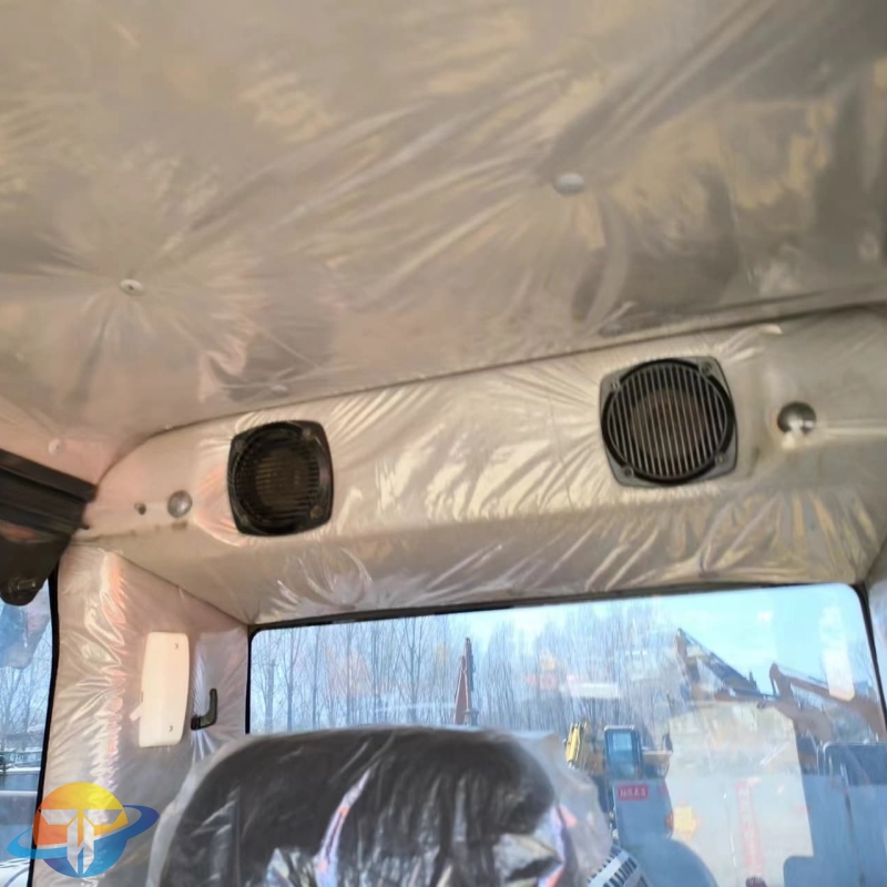 Second hand Komatsu PC200 excavator in best working condition and cheapest price