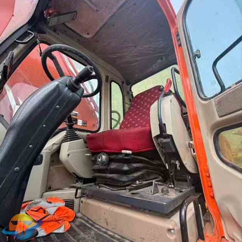 Doosan DH210 wheeled excavator with original motor and engine for sale.