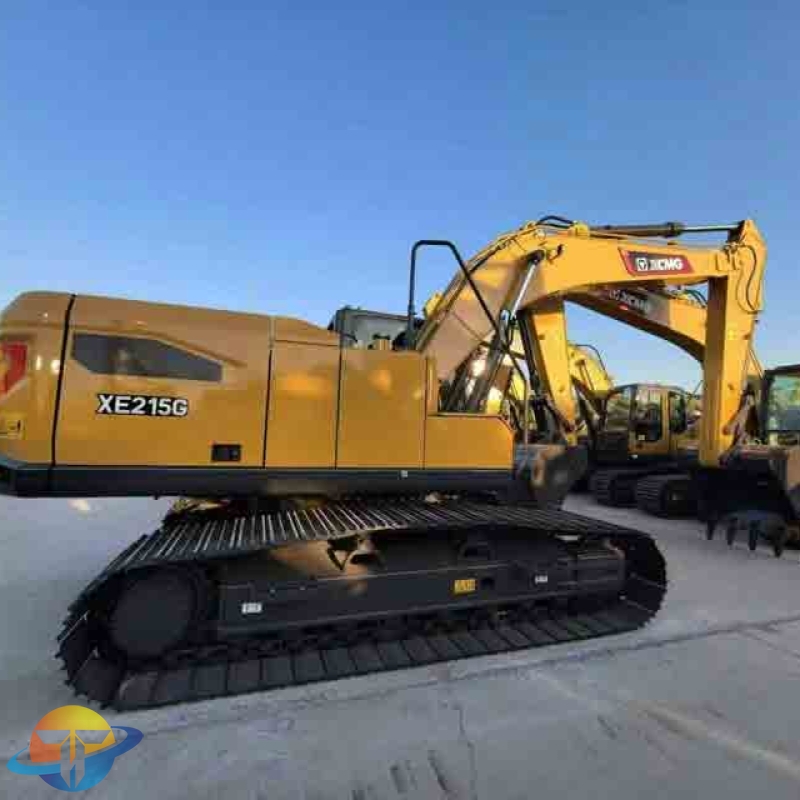 XCMG XE215G excavator with Isuzu Stage II engine and constant power pump, 80 cm crawler tracks in stock.