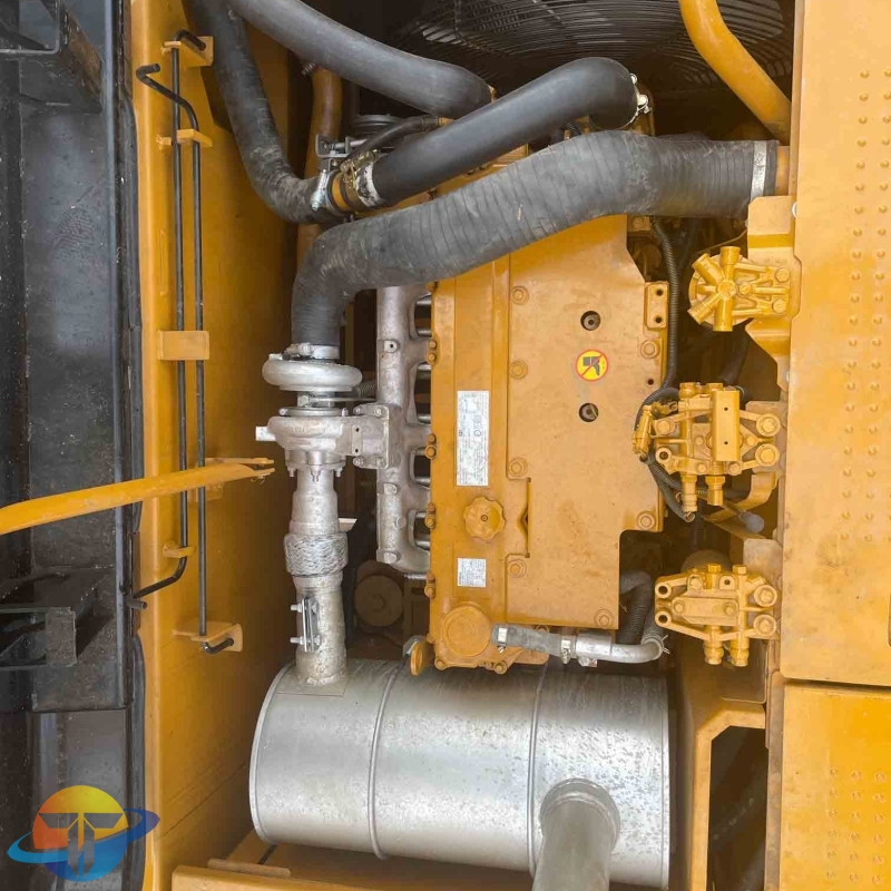 Caterpillar 320D2L excavator in good condition. Used earthmoving machinery. Professionally repaired and ready for delivery.