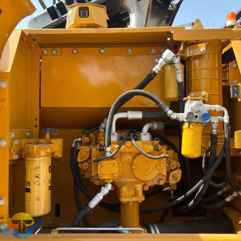 Low price Caterpillar CAT323D2L excavator crawler excavator with high power for sale