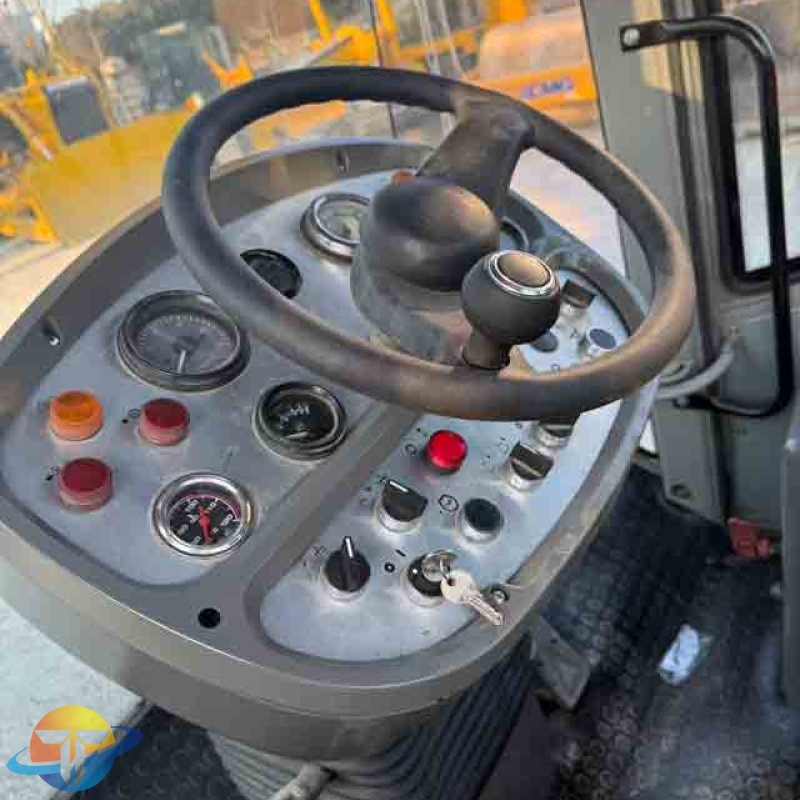 High-performance used XCMG XS223J road roller/wheel loader, ideal for heavy-duty projects, for sale.