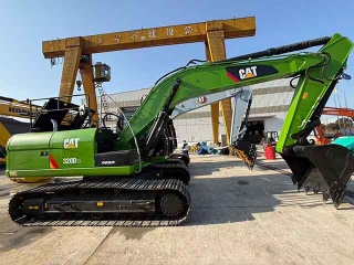 A used Caterpillar green CAT320D2L excavator with a powerful hydraulic system and high cost-performance ratio is available for sale.