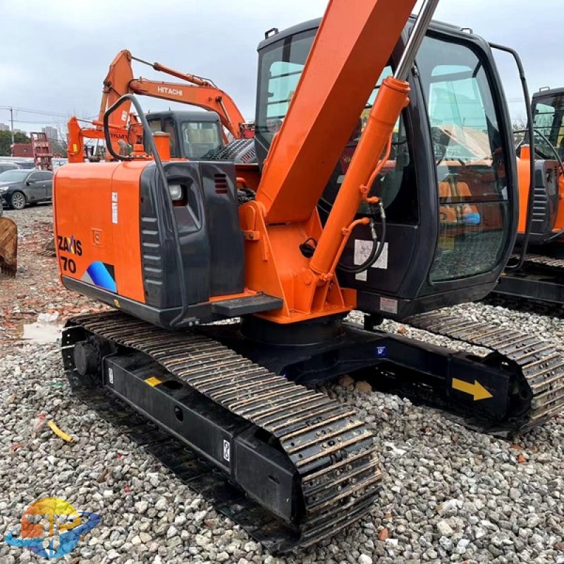 Cheap second-hand Hitachi ZX70 excavator low working time highly recommended