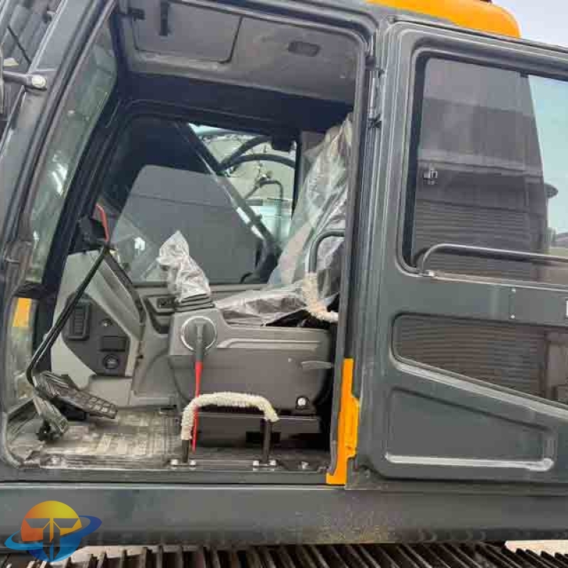 Hyundai HX220S excavator, high performance, in good condition, ready for construction use and for sale.