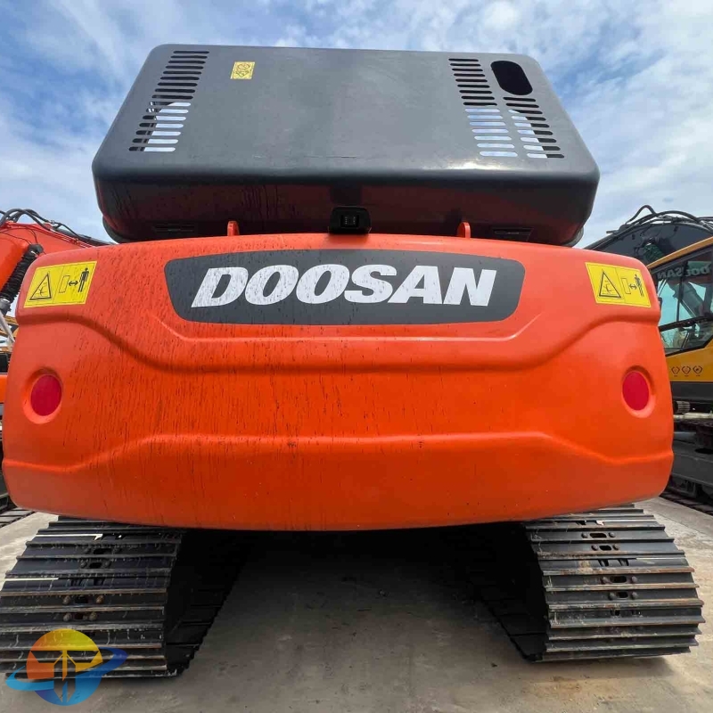 Large machinery Doosan DX300LC-9C excavator good performance second-hand excavator for sale