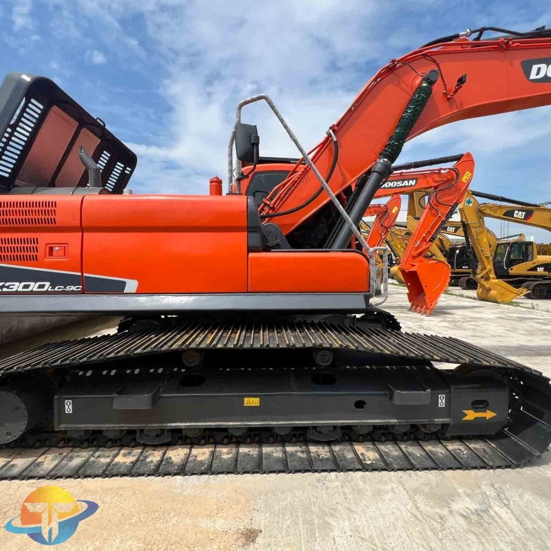 Large machinery Doosan DX300LC-9C excavator good performance second-hand excavator for sale