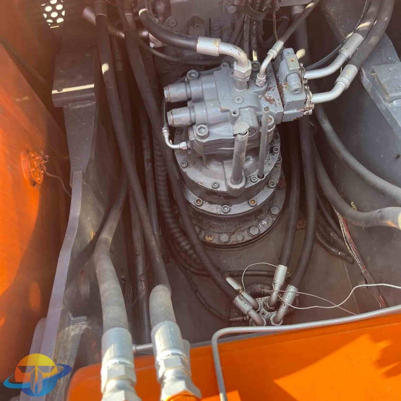 Japanese brand new and hot selling Hitachi 200 excavator, used excavator, hydraulic earthmoving machinery for sale.