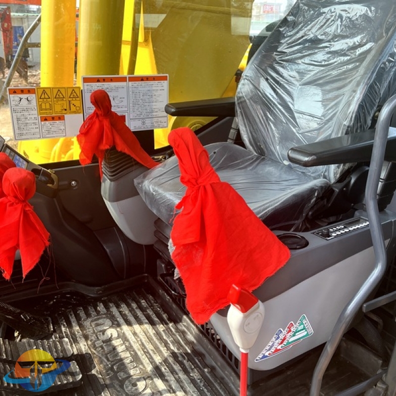 Second hand Komatsu PC240LC-8 excavator original engine excavator high quality