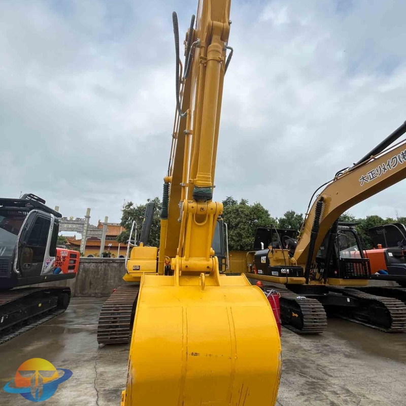 Second hand original Japanese high quality Komatsu pc220 crawler excavator with core motor engine gearbox gear parts for sale.