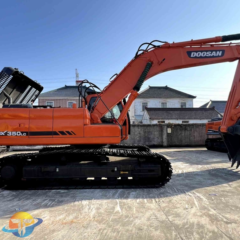 High quality second-hand excavator Doosan DX350LC-9C excavator is hot selling in the whole network with low price and good quality