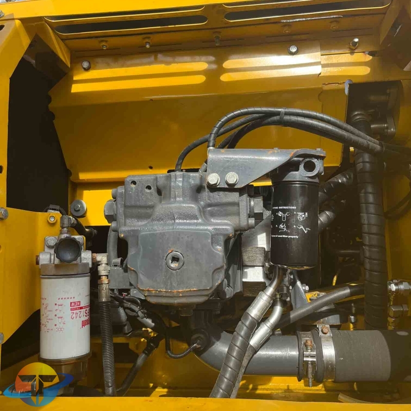 2022 genuine Komatsu PC220-8N1 excavator used construction machinery with good performance for sale.