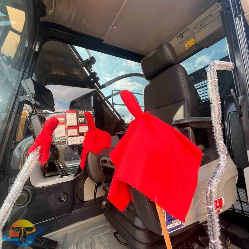 There is a limited amount of stock of used construction equipment of the world-renowned brand Japanese original Caterpillar 323D2L excavator in stock.