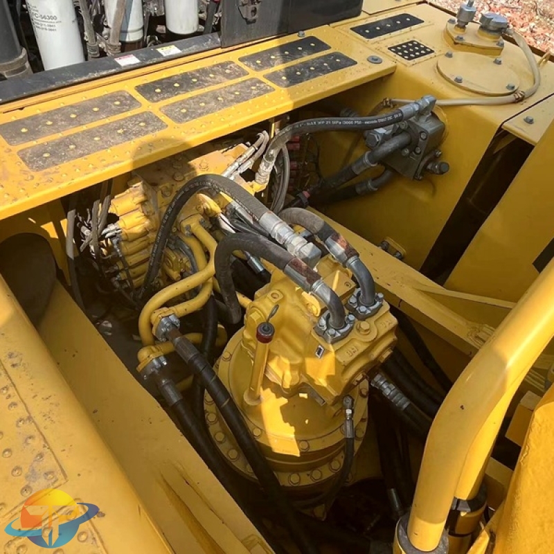 Used Komatsu PC400-8 excavator earthmoving machine in good condition