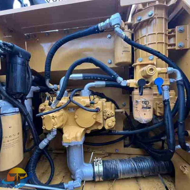 Caterpillar CAT320D2L excavator with C7 engine: High fuel efficiency, low maintenance costs, and available for sale.