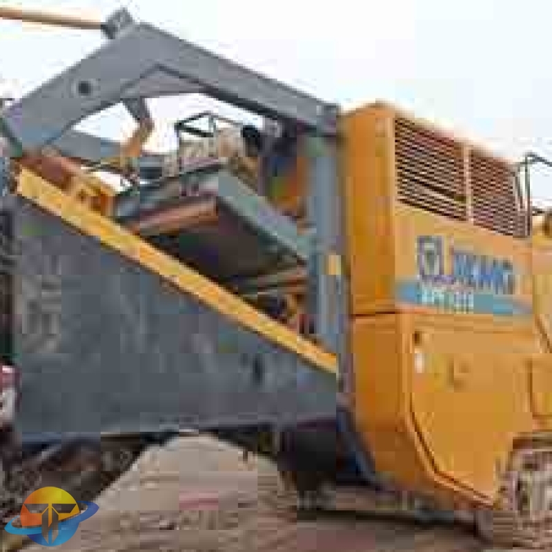 Chinese brand XCMG XPF1214 mobile impact crusher for mining machinery, used heavy machinery equipment for sale.
