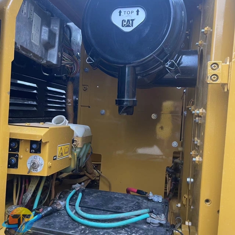 Used Caterpillar 320D2L excavator good quality and good price