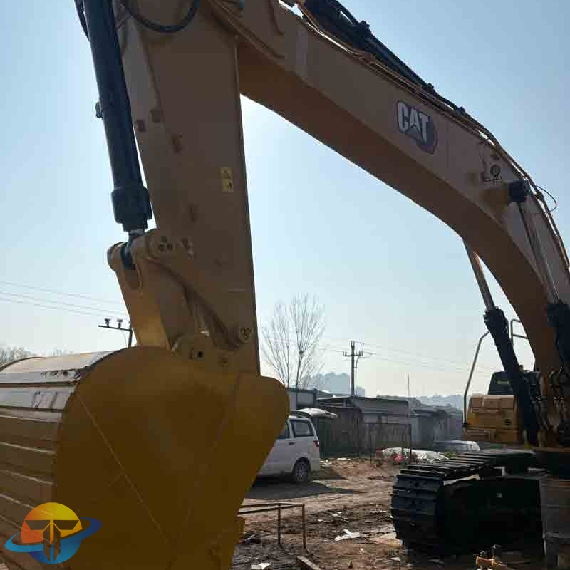 High-quality Caterpillar CAT345 excavator, low-work-time, reliable, large used machinery for sale.
