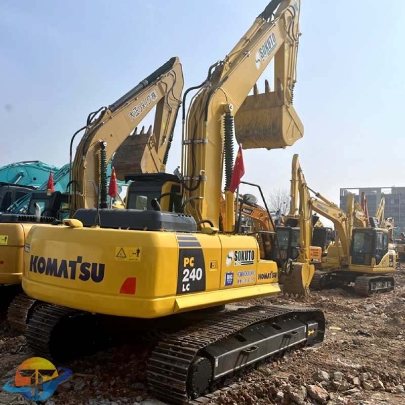 Second hand Komatsu PC240LC-8 excavator original engine excavator high quality