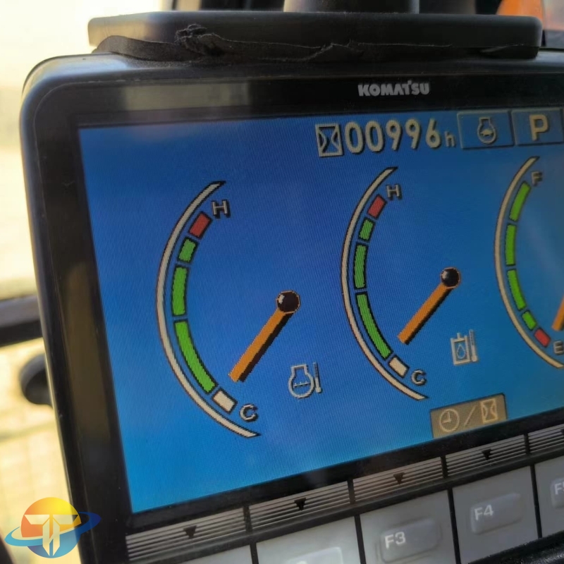 Second hand Komatsu PC200 excavator in best working condition and cheapest price