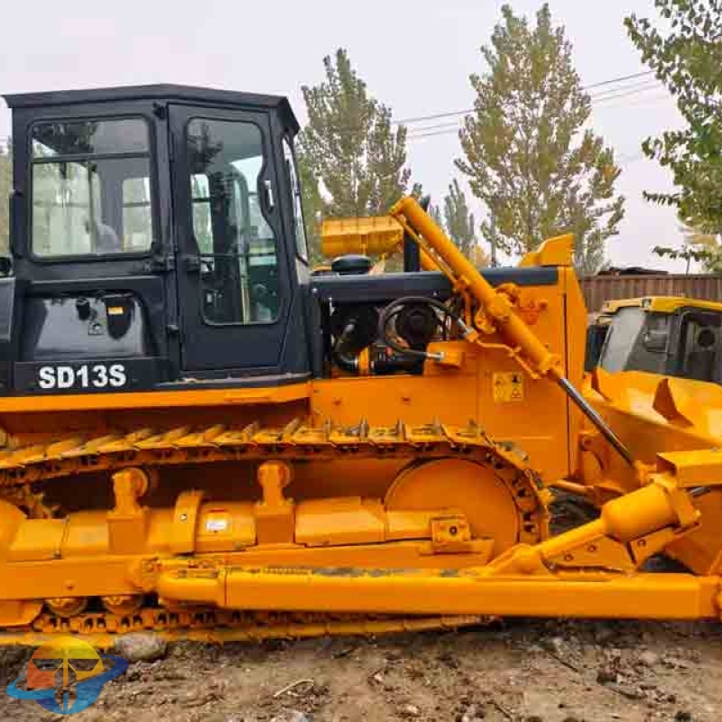 Shantui SD13S bulldozers are of high quality, reliable and durable for large-scale construction, and are available for sale.