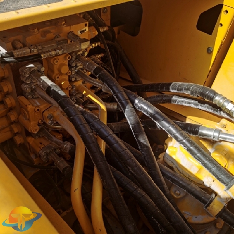 Used Komatsu PC200-8 excavator original low price