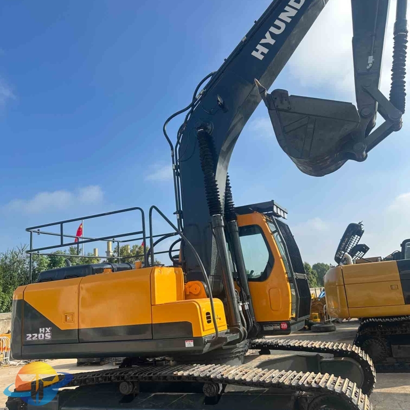 Original second-hand Hyundai 220s crawler excavator 21 tons construction machinery of good quality is available for sale