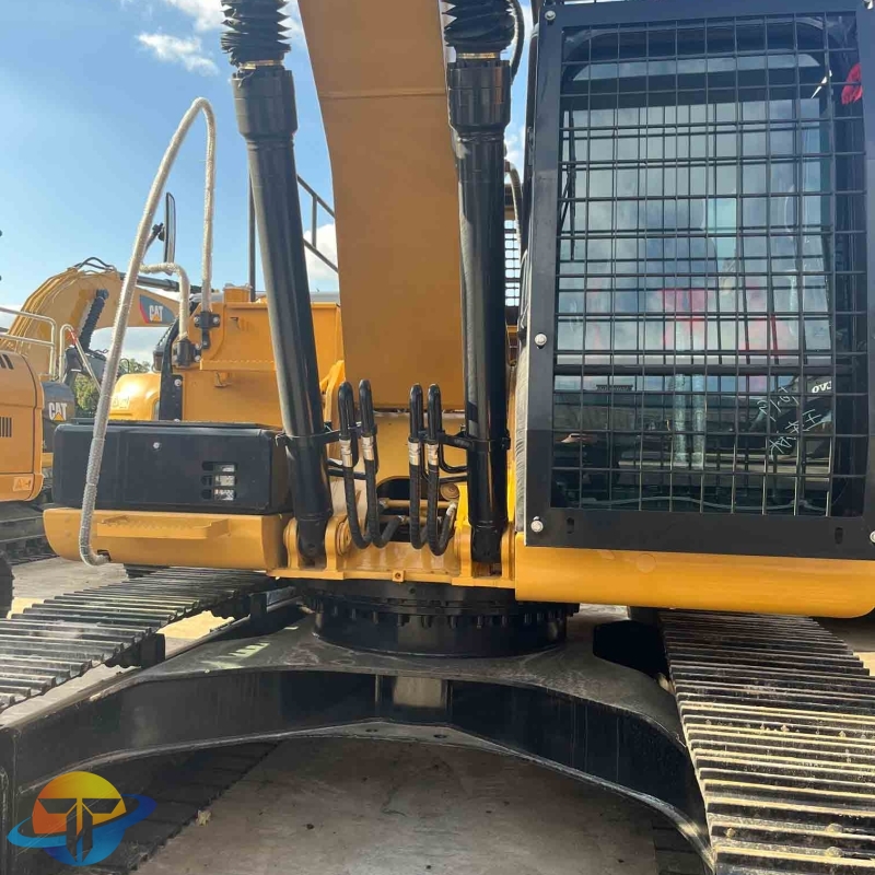 There is a limited amount of stock of used construction equipment of the world-renowned brand Japanese original Caterpillar 323D2L excavator in stock.