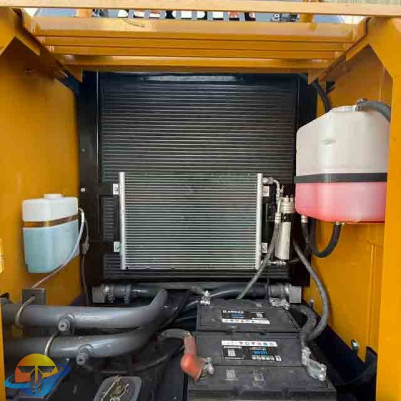 The best-selling XCMG XE215CA excavator in China is an economical choice and is available for immediate sale.