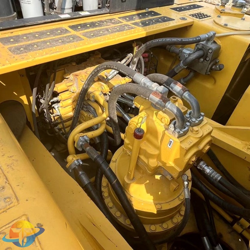 Used Komatsu PC400-8 excavator earthmoving machine in good condition