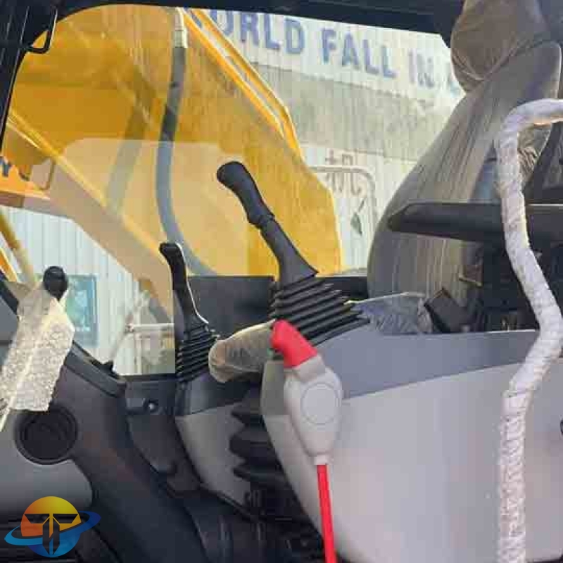 Well-maintained Komatsu PC220 excavators, used construction tracked excavators are available for immediate sale.