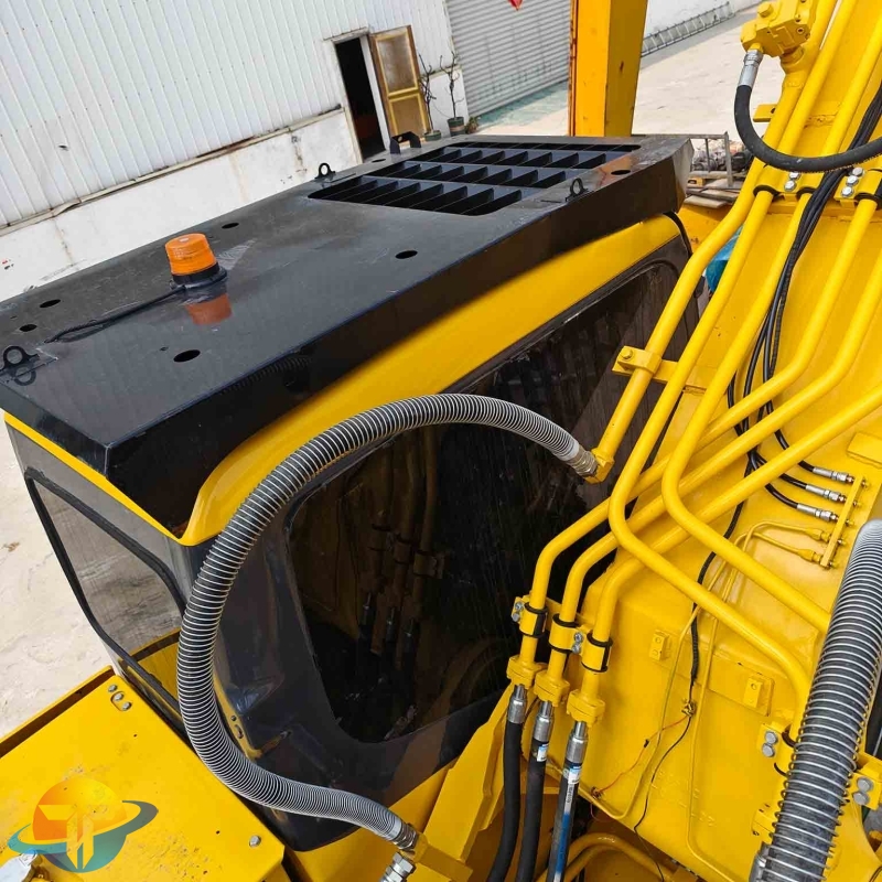 Komatsu PC360 36-ton tracked excavator, used for quarry work, low operating time, for sale.