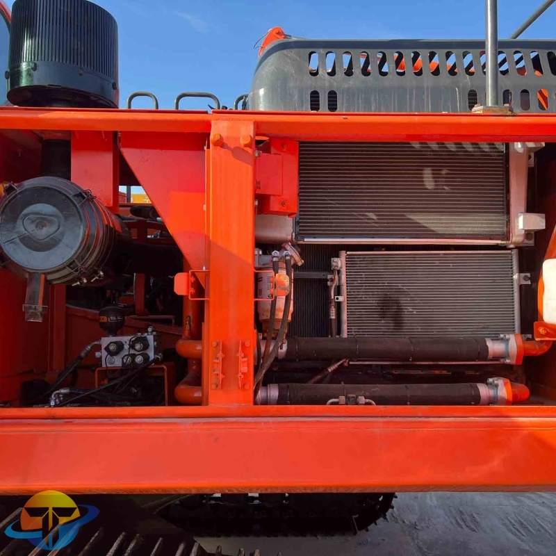 Doosan DX225LC-9C excavator second-hand machine has good operating performance and low price