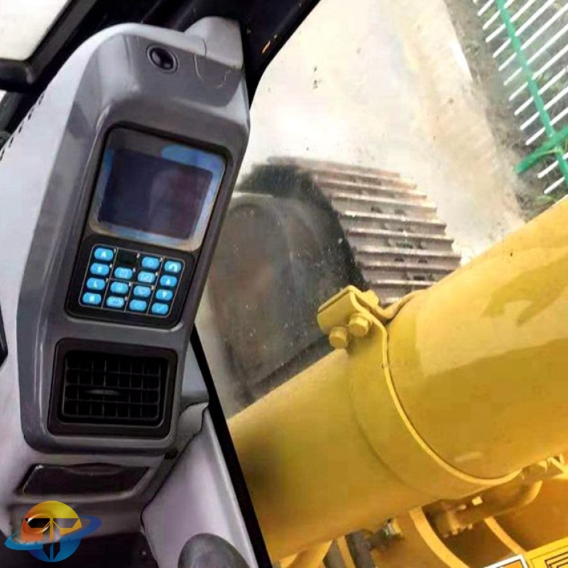 Used Komatsu PC450-7 excavator good quality product less working time