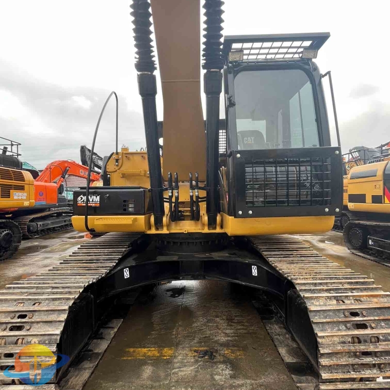 Used Caterpillar 320D2L crawler excavator with high quality engine and low consumption in good condition for sale.