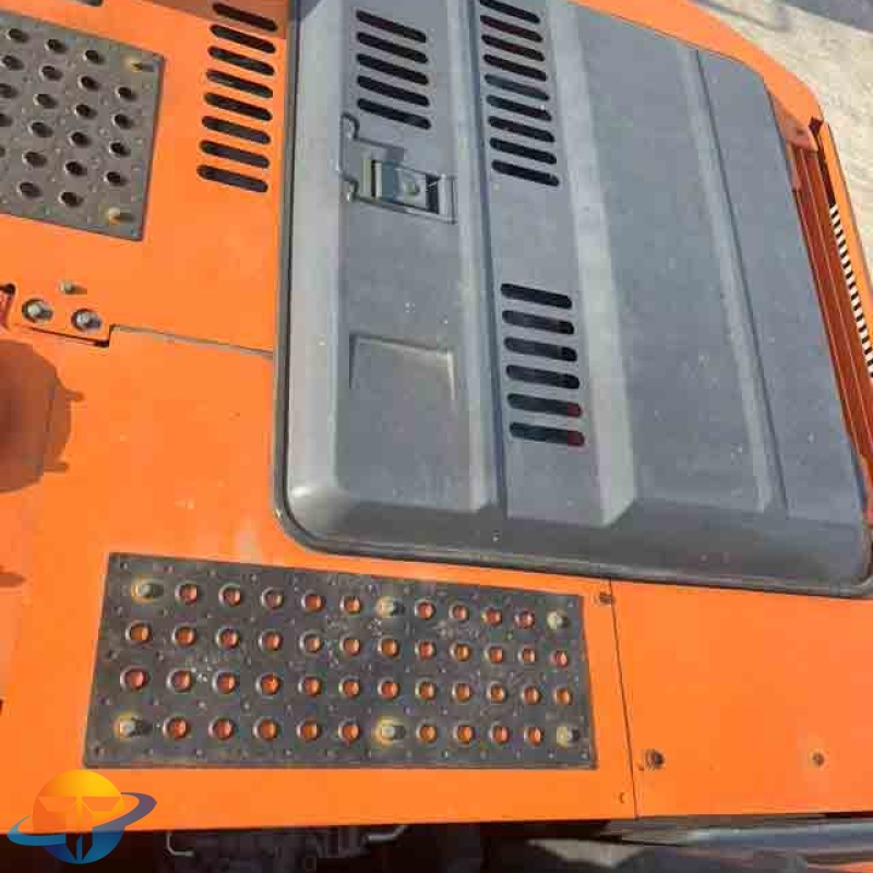 Japanese brand new and hot selling Hitachi 200 excavator, used excavator, hydraulic earthmoving machinery for sale.