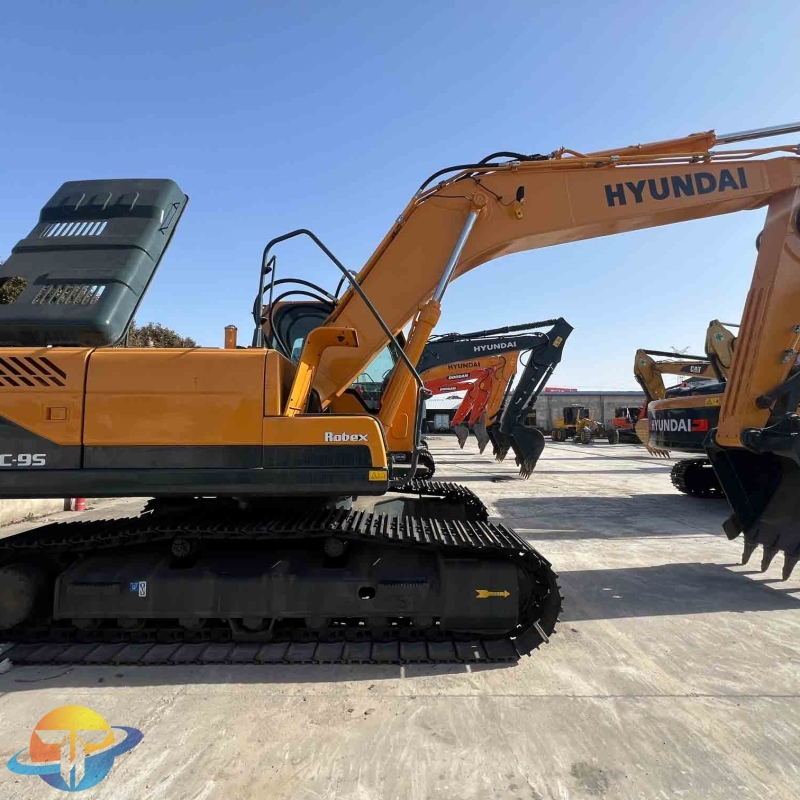 High quality original second hand Hyundai 220LC-9S excavator in good condition for sale at a very low price