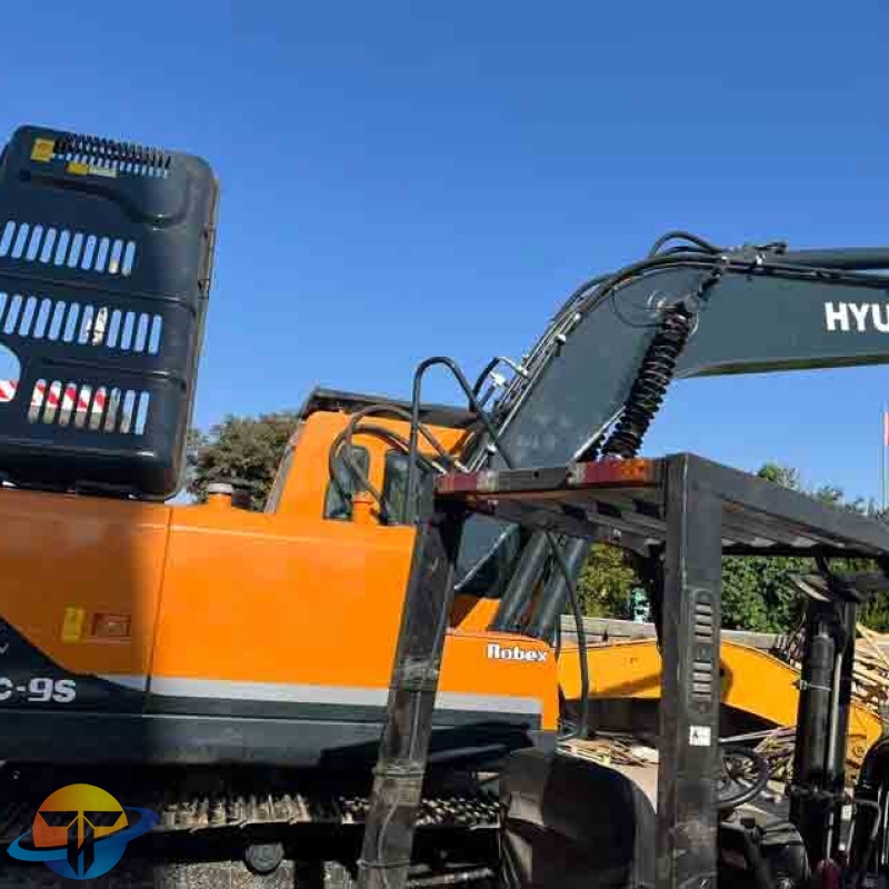 Korean-made popular Hyundai 220LC-9S excavator, used construction machinery, new tracked excavator for sale.