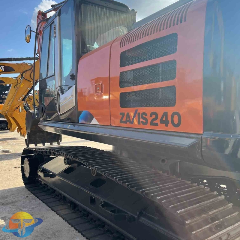 Japan-made Hitachi ZX240 hydraulic crawler excavator used excavator is in stock and is selling well.