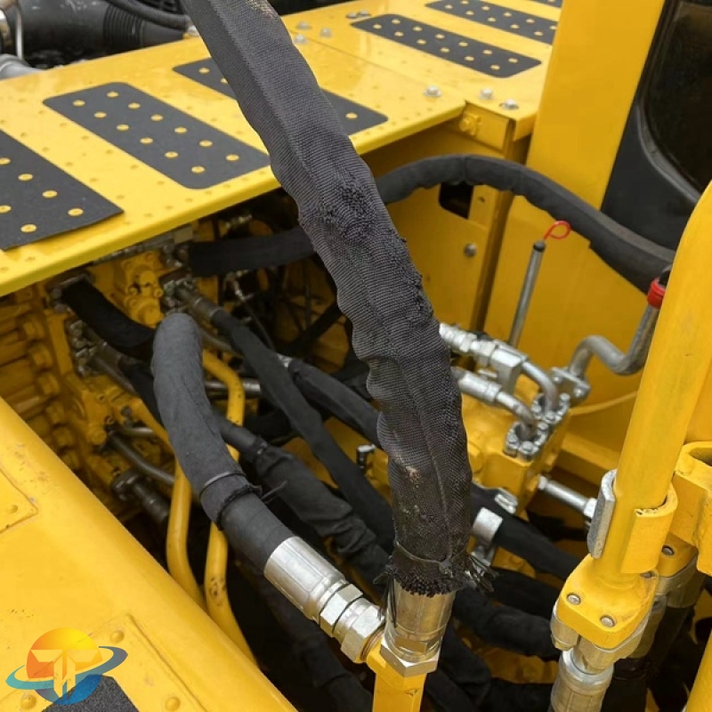 Cheap second-hand Komatsu PC240-8 excavator large equipment is hot selling