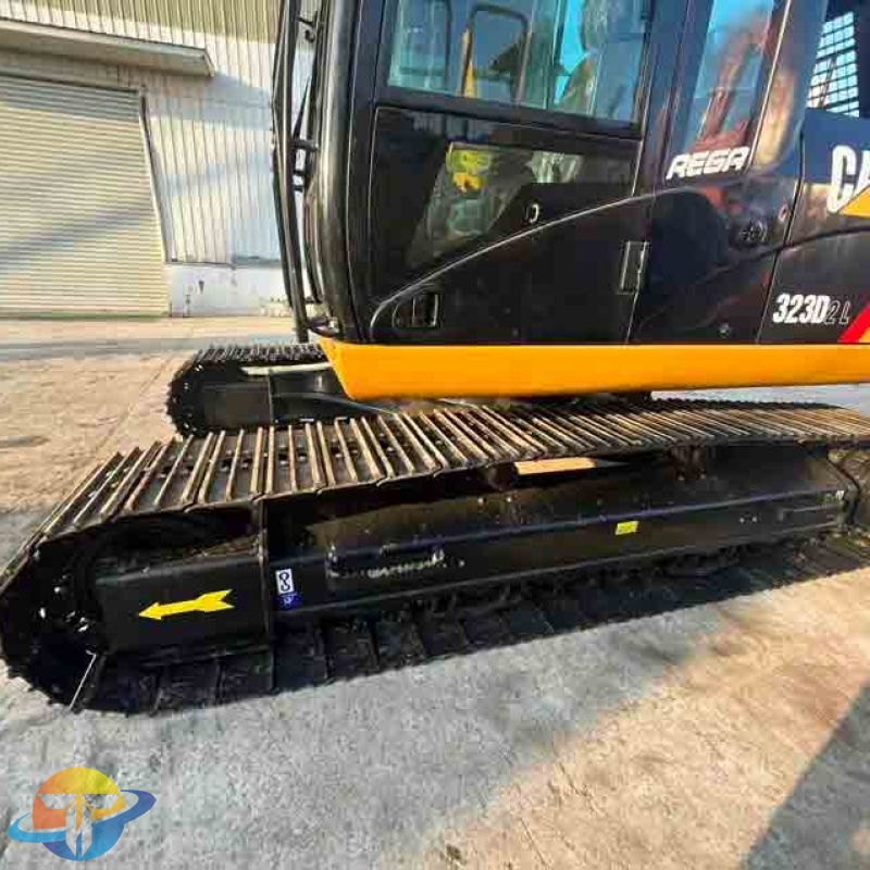 Used construction machinery, original imported Caterpillar direct injection 323D2L excavator, is selling briskly in the factory.