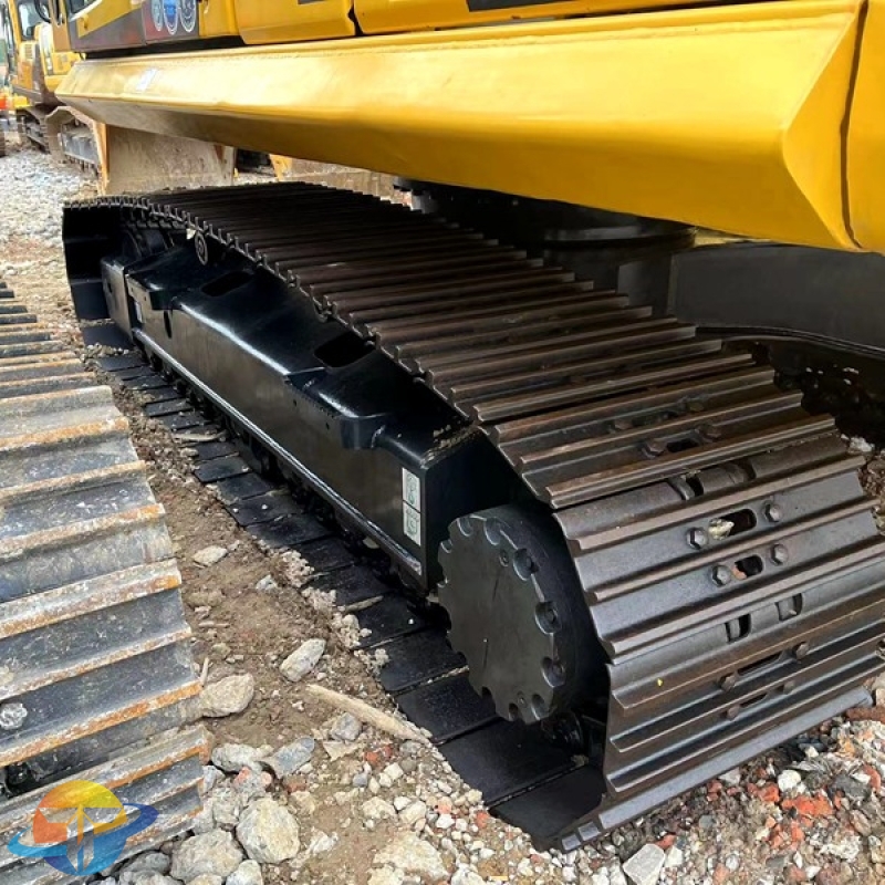 Second hand Komatsu PC200-8 excavator original working time low price cheap