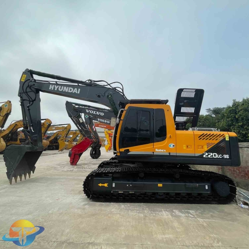 Hyundai 220LC-9S excavator top quality large construction machinery 22 tons machine with powerful engine for sale.