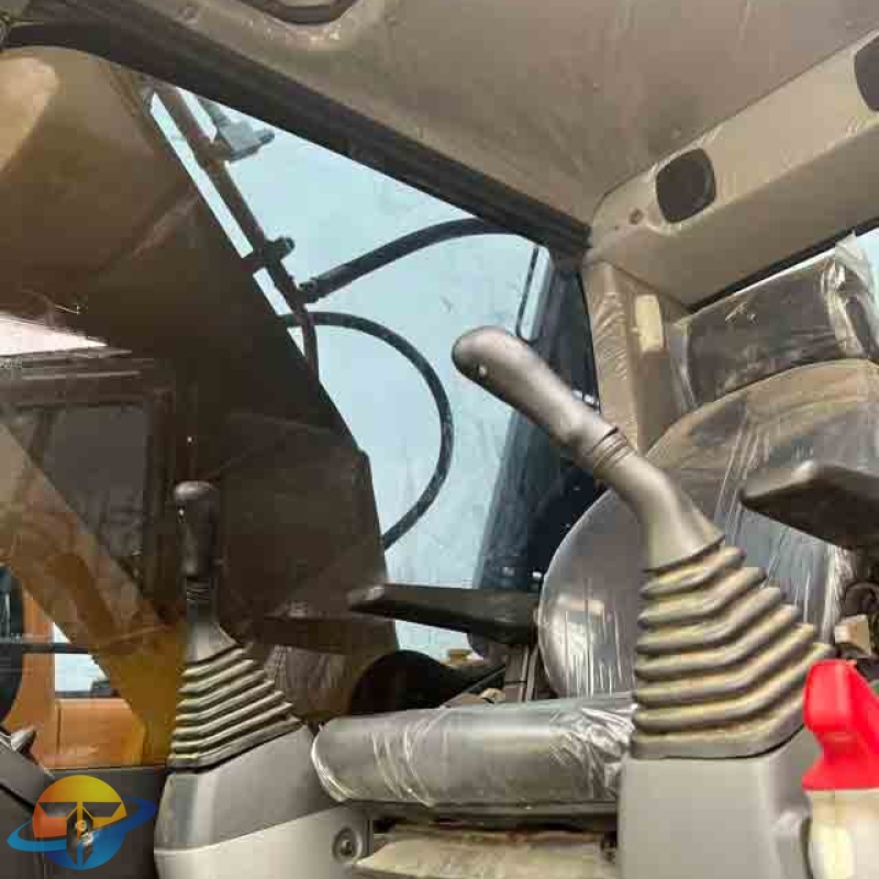 Komatsu PC220 Ace Machine is in good condition and original engine is available.