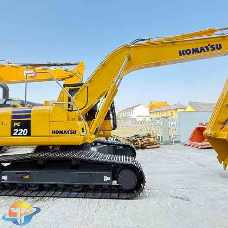 Well-maintained Komatsu PC220 excavators, used construction tracked excavators are available for immediate sale.