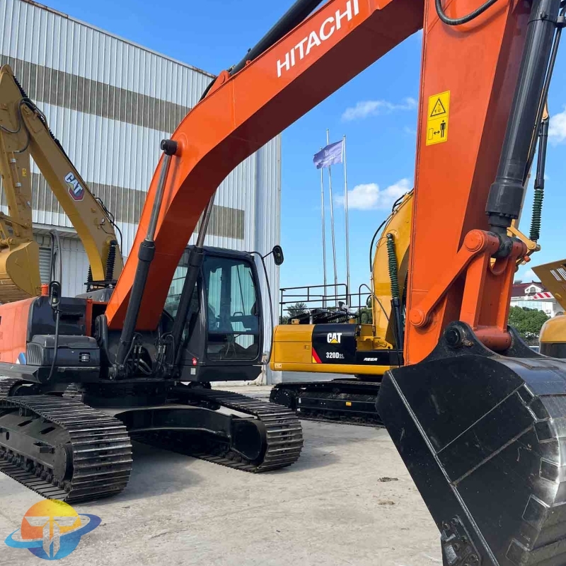 Japan-made Hitachi ZX240 hydraulic crawler excavator used excavator is in stock and is selling well.