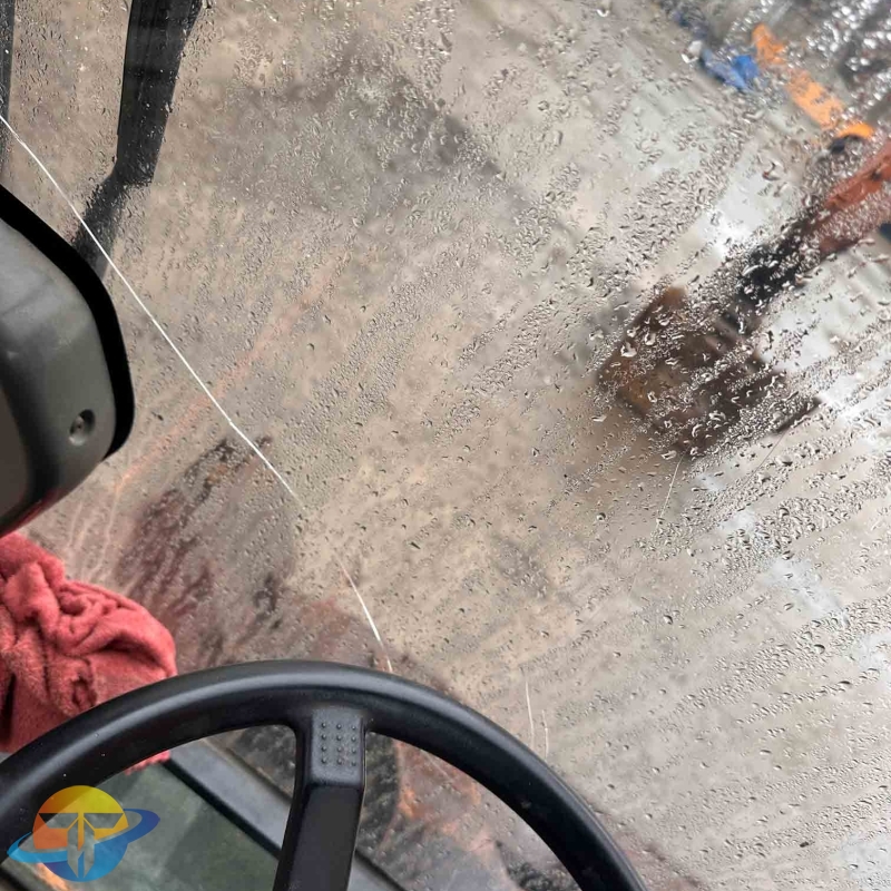 Used Doosan DH210W-7 wheeled excavator, large wheeled drive excavator for mining operations, diesel excavator for sale.