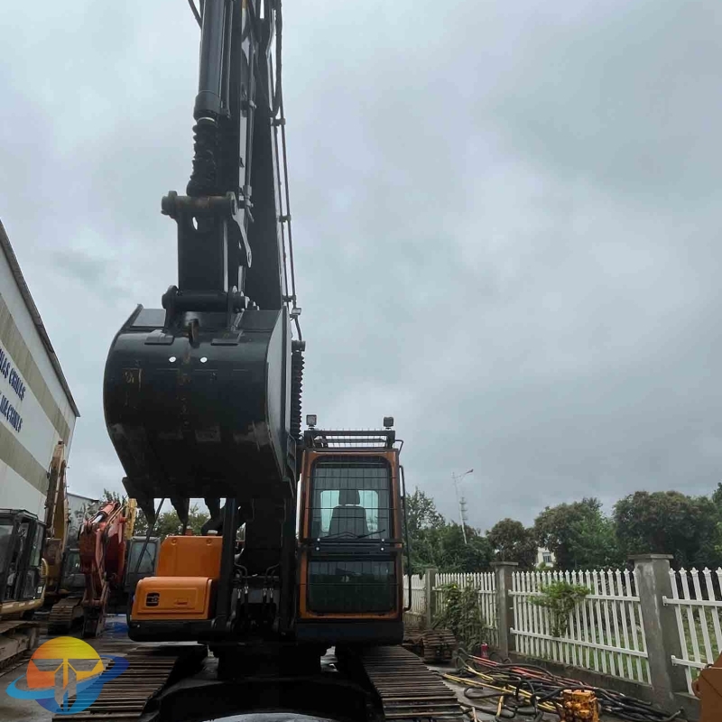 Hyundai 220LC-9C original Korean second-hand crawler excavator with good maintenance and high quality with engine, transmission and gear for sale.