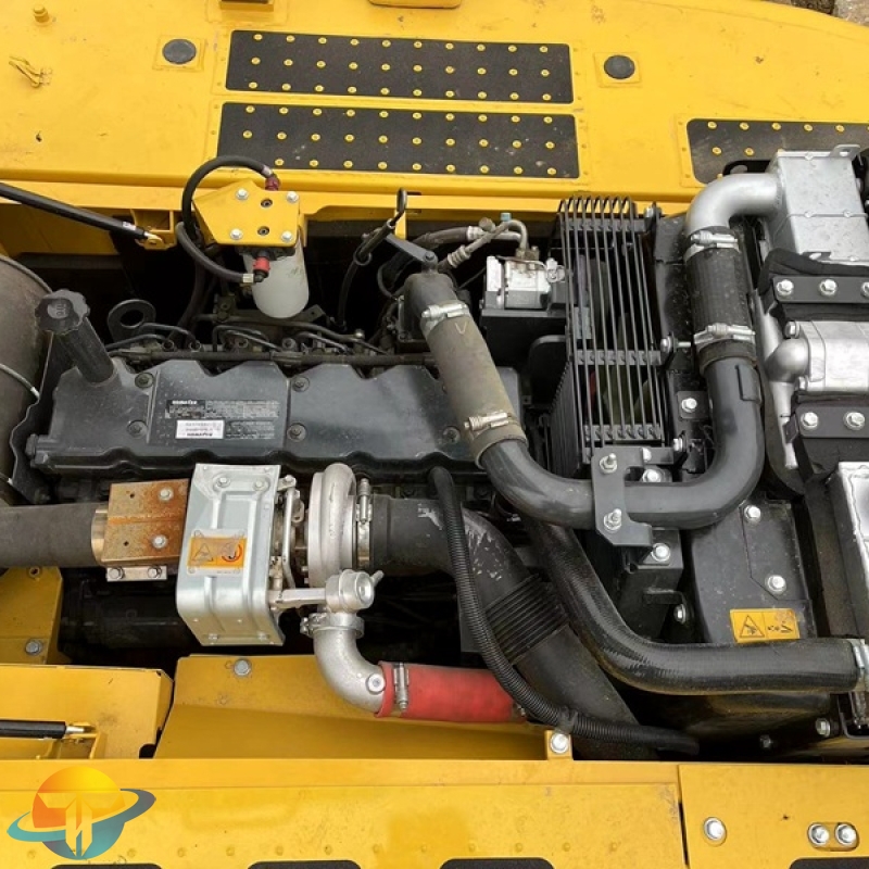 Cheap second-hand Komatsu PC240-8 excavator large equipment is hot selling