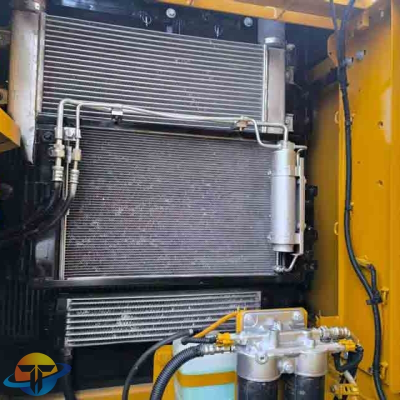 We have used Caterpillar 323D2L excavators in stock and in excellent condition for sale worldwide.